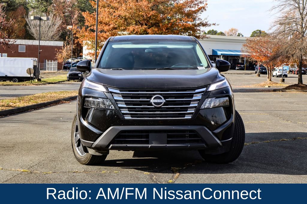 Used 2024 Nissan Rogue SV image 2