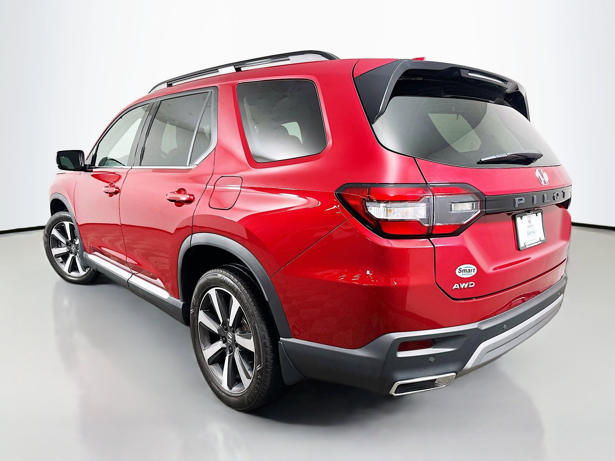 Used 2025 Honda Pilot Touring image 5