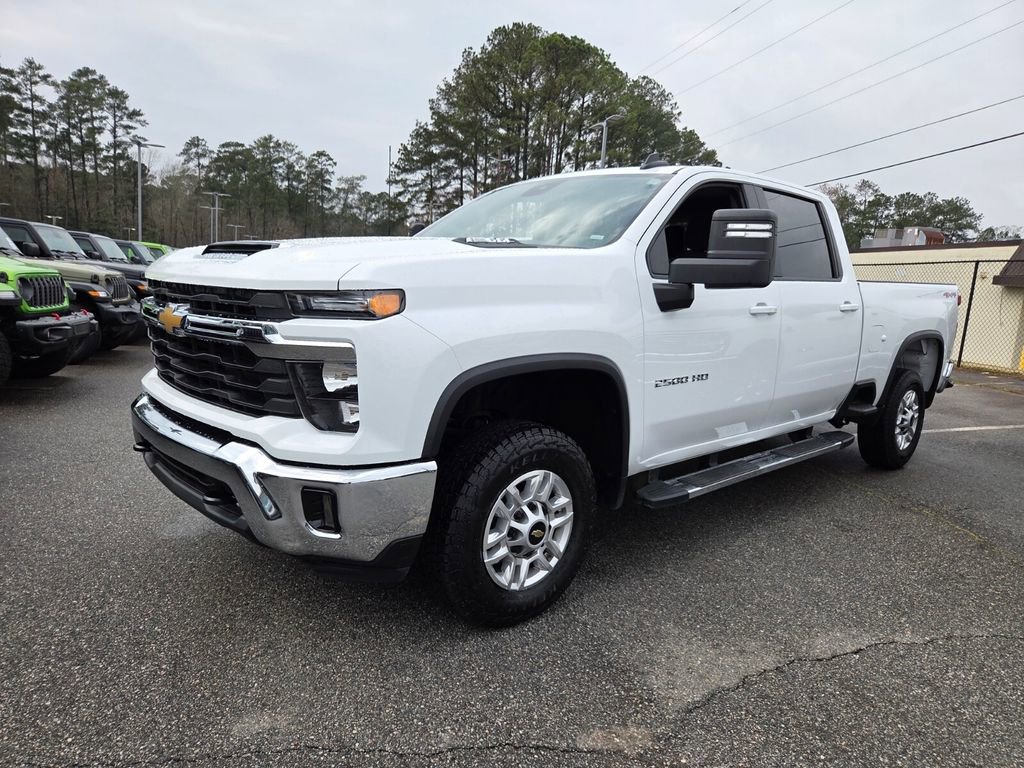 Used 2025 Chevrolet Silverado 2500 LT w/ Convenience Package image 3