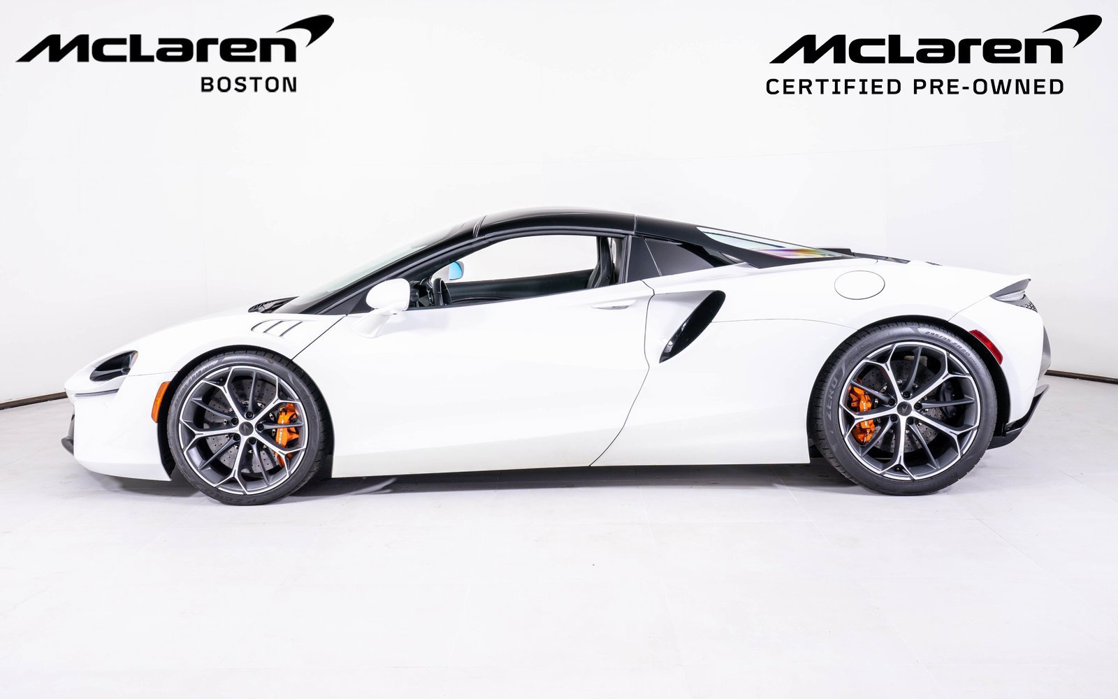 Used 2025 McLaren Artura Spider RWD image 3