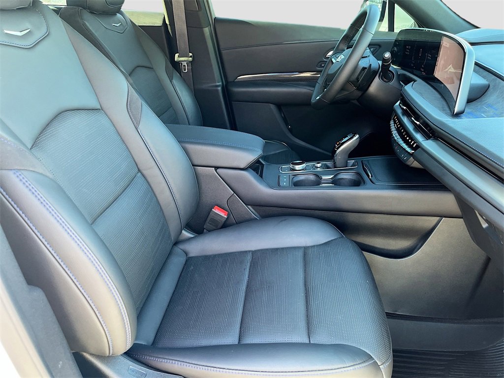 Used 2024 Cadillac XT4 Sport image 32