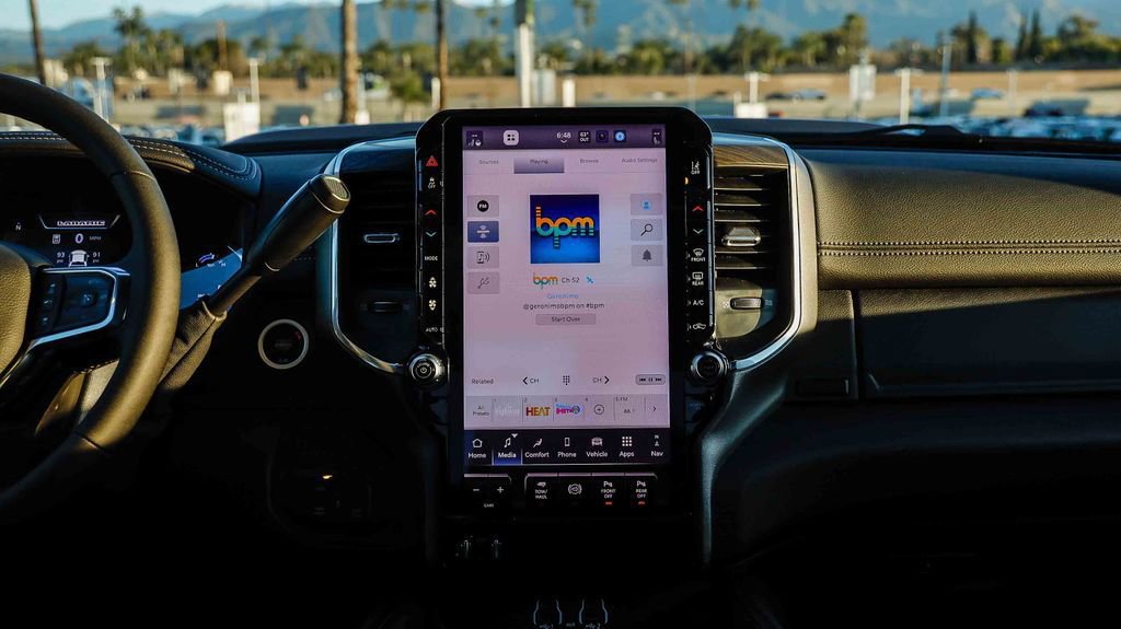 New 2026 RAM 2500 Laramie AWD/4WD image 16