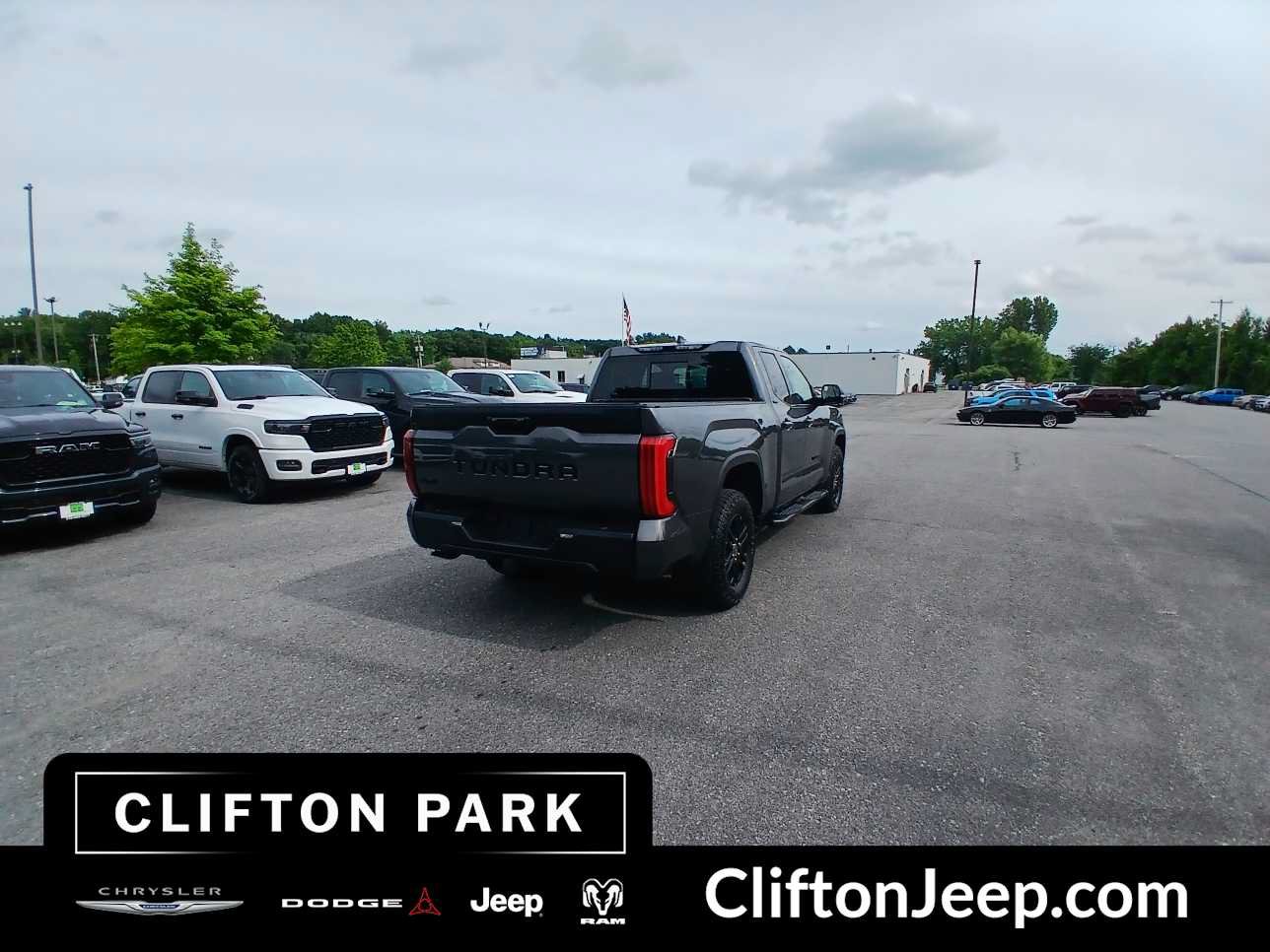 Used 2022 Toyota Tundra SR5 w/ SR5 Premium Package AWD/4WD image 4