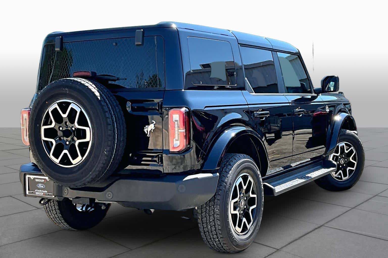 Used 2025 Ford Bronco Outer Banks AWD/4WD image 13