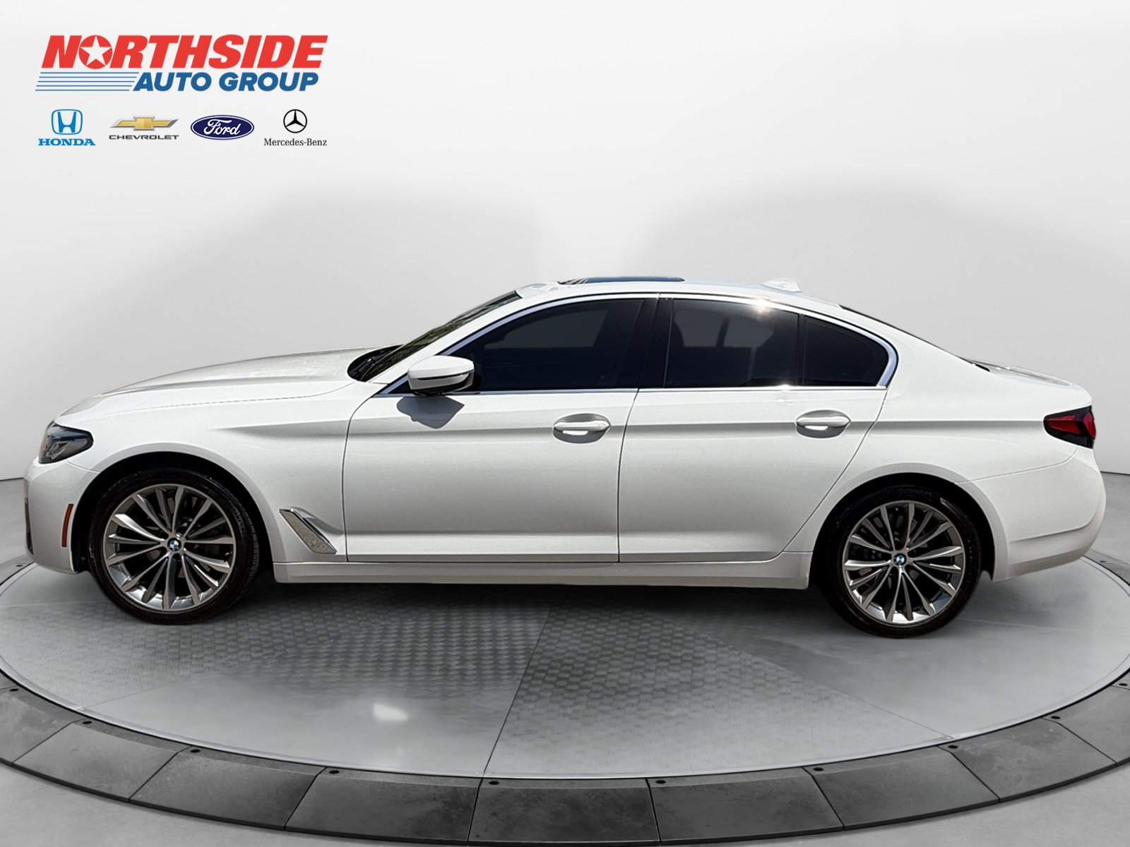 Used 2023 BMW 530i w/ Premium Package RWD image 4