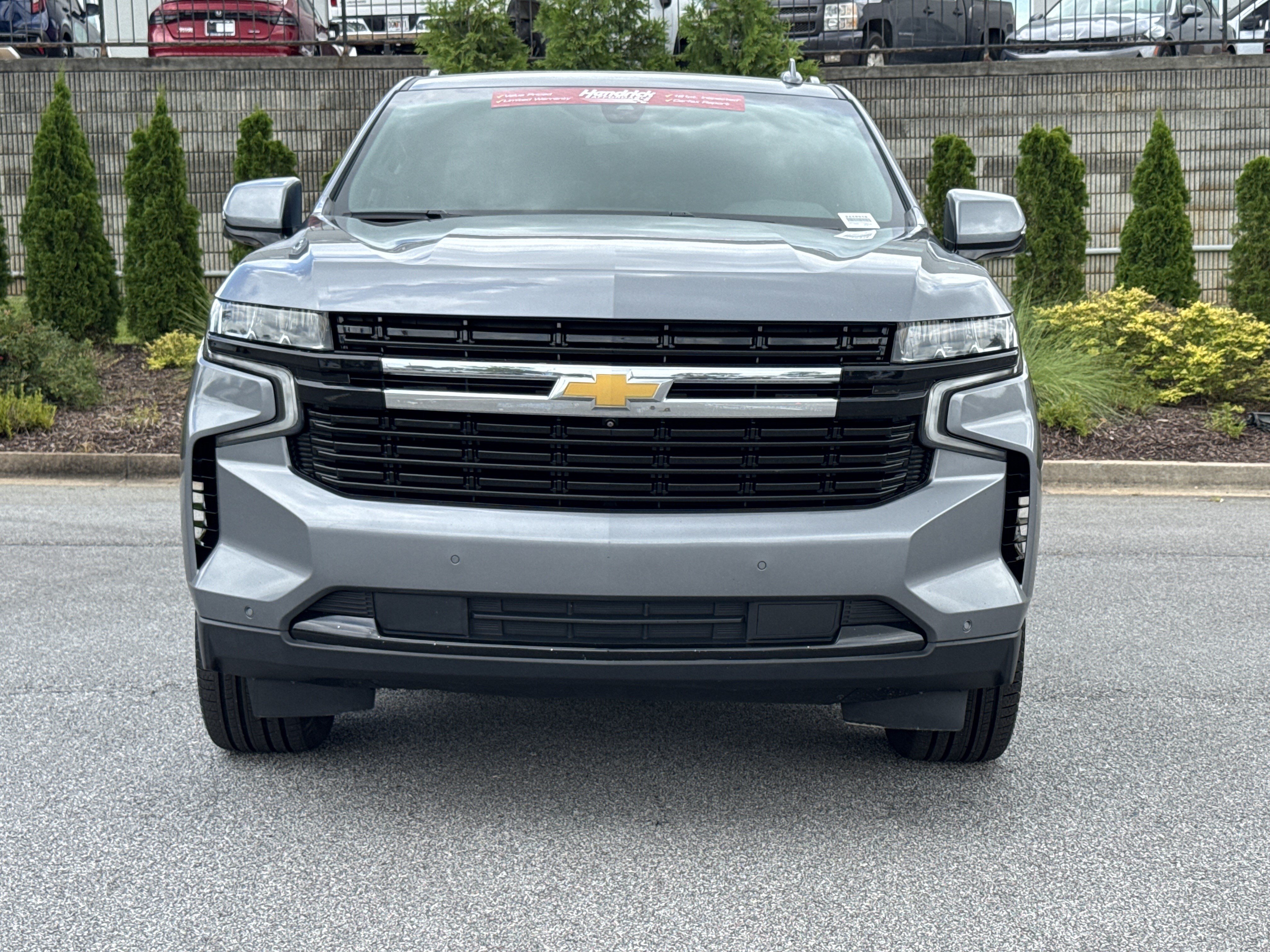 Used 2022 Chevrolet Suburban LT w/ Luxury Package AWD/4WD image 3