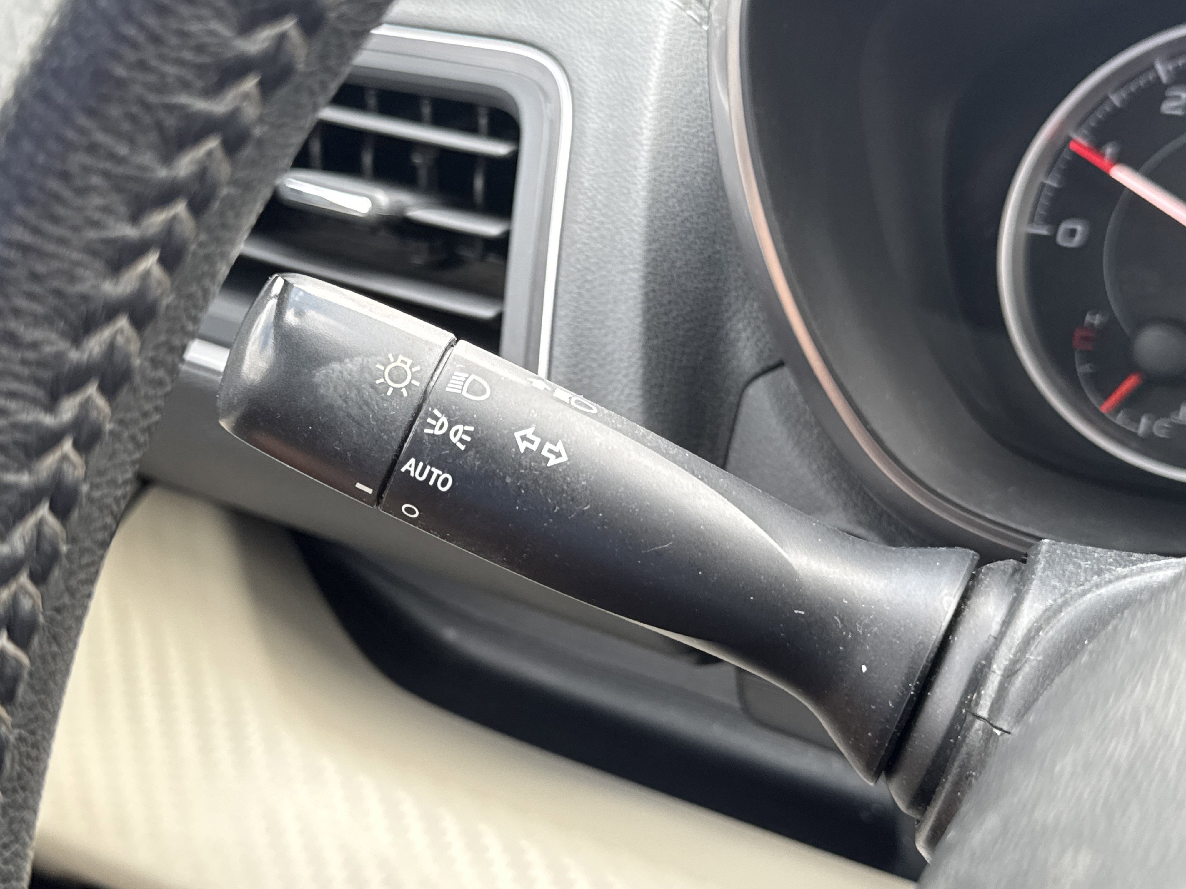 Used 2020 Subaru Ascent Premium w/ Convenience Package image 16