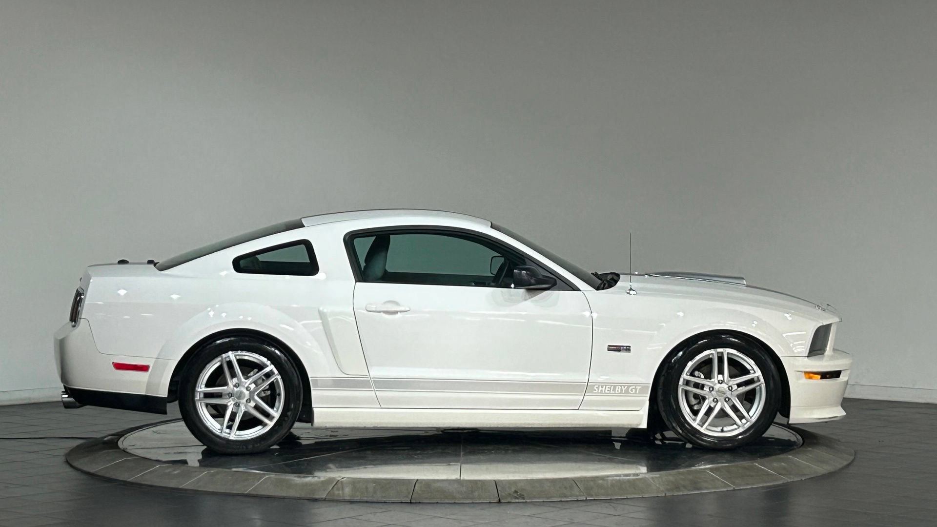 Used 2007 Ford Mustang GT RWD image 11