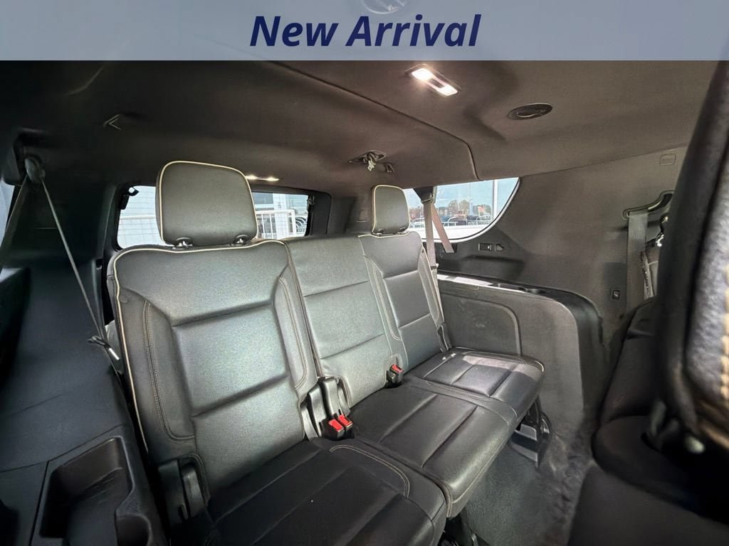 Used 2023 Chevrolet Suburban Premier AWD/4WD image 7