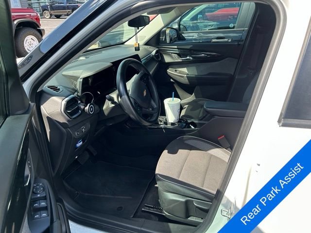 Used 2024 Chevrolet TrailBlazer LS w/ LS Convenience Package FWD image 9