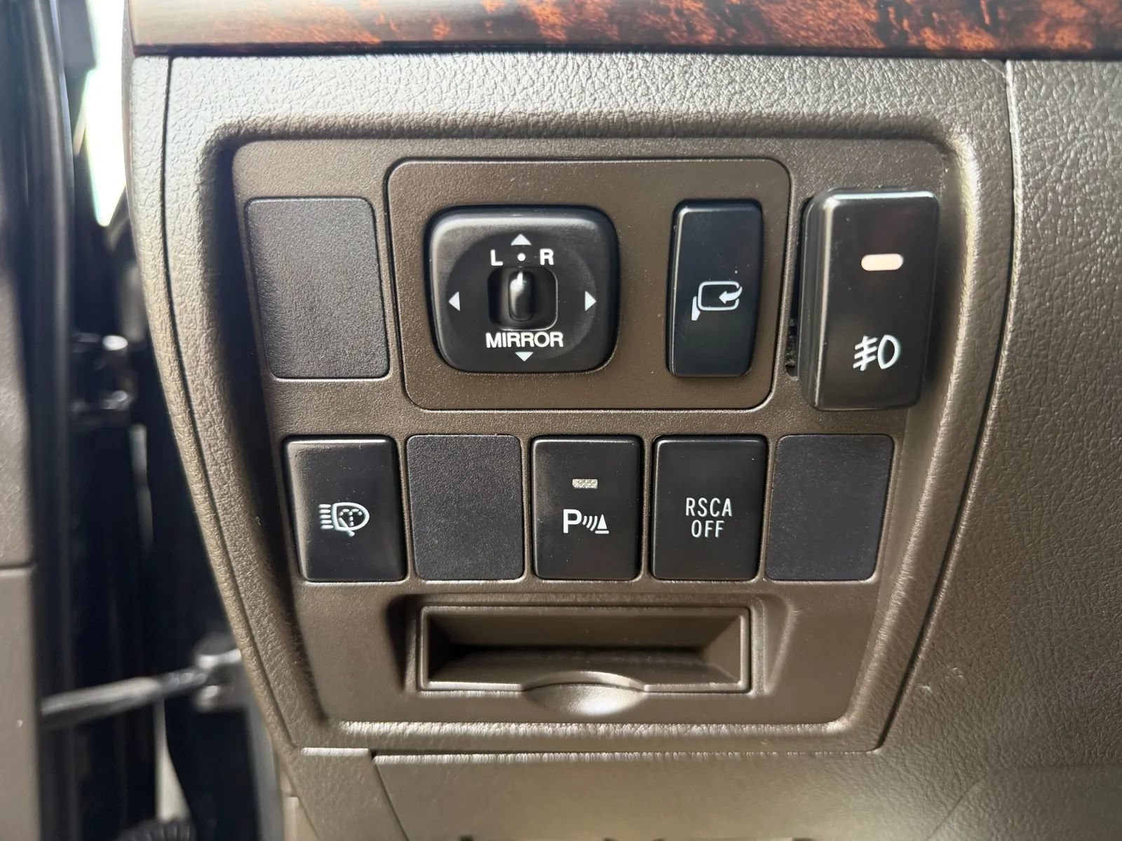 Used 2011 Toyota Land Cruiser AWD/4WD image 32