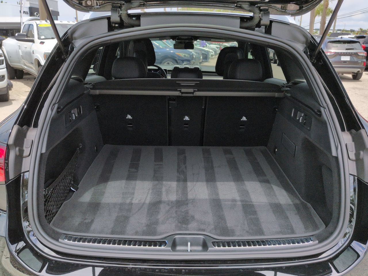 Used 2025 Mercedes-Benz GLC 300 4MATIC image 13