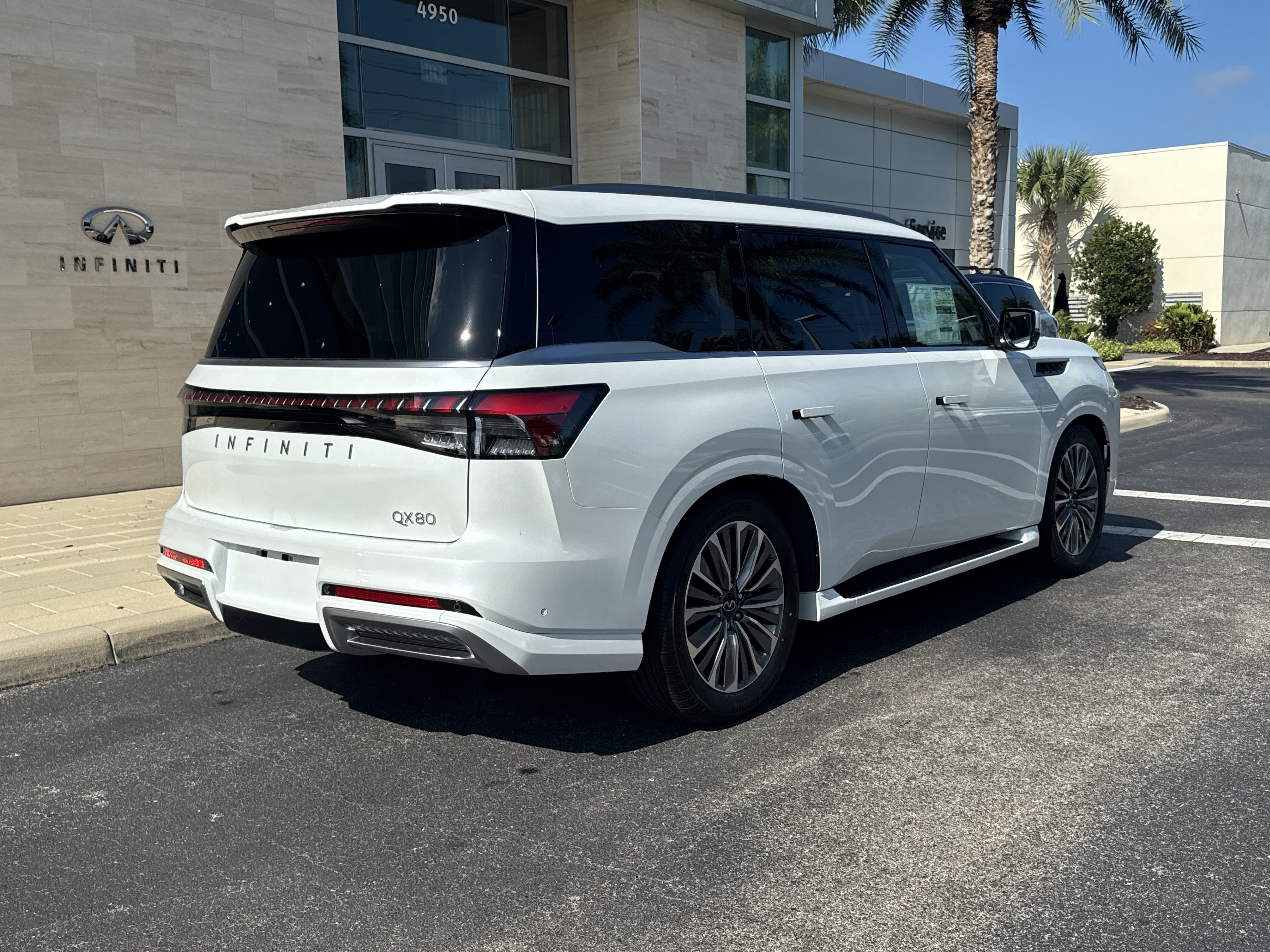 New 2027 INFINITI QX80 Luxe w/ Cargo Package RWD image 4