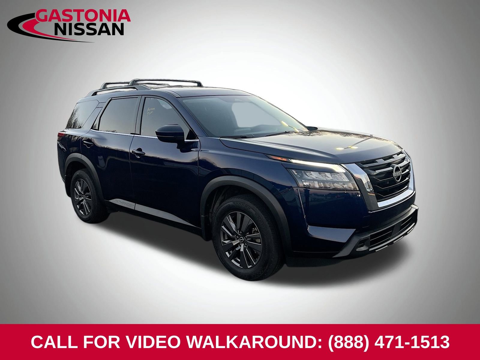 Used 2024 Nissan Pathfinder SV image 1
