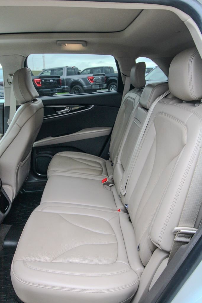 Used 2021 Lincoln Nautilus Reserve w/ Equipment Group 201A image 8