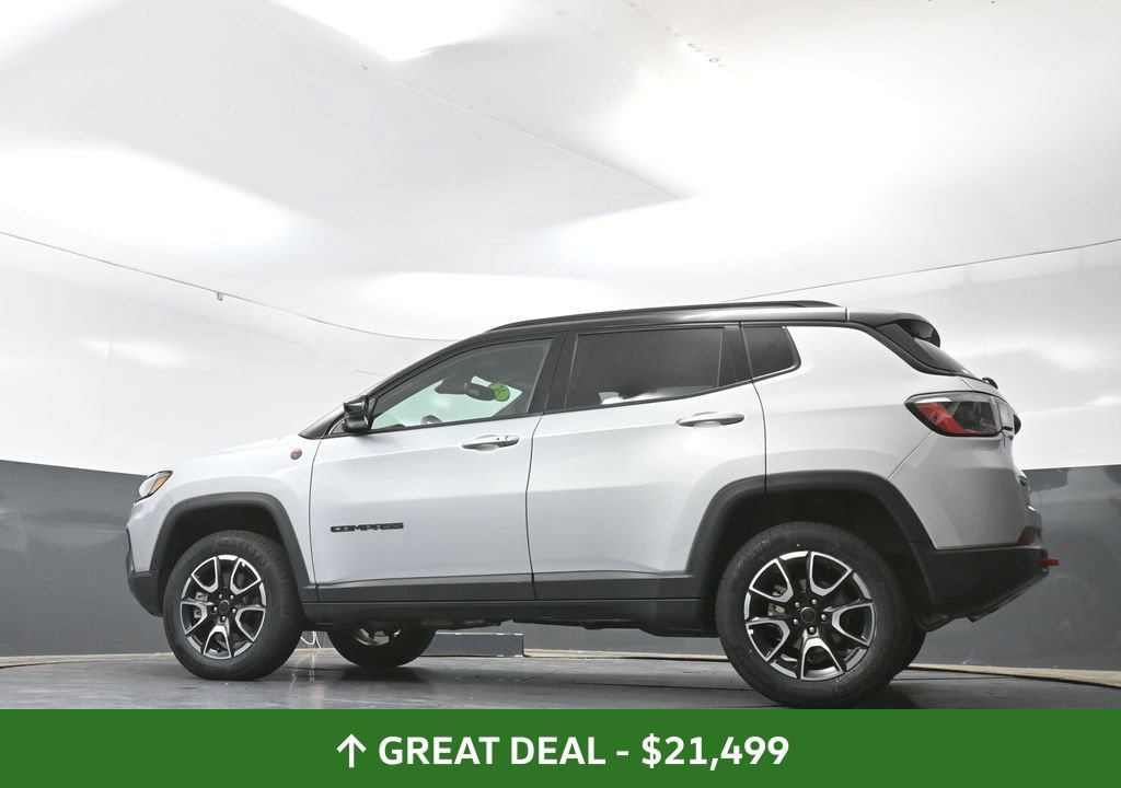 Used 2025 Jeep Compass Trailhawk AWD/4WD image 57
