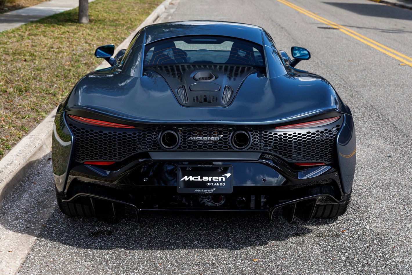 Used 2026 McLaren Artura RWD image 9