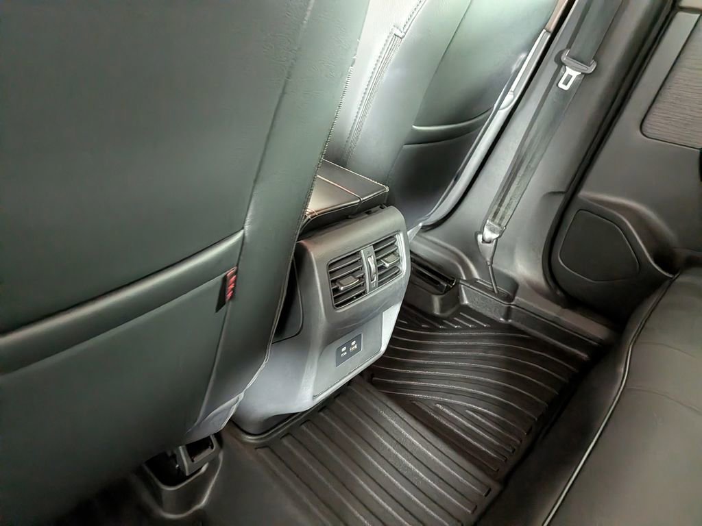 Used 2023 Nissan Rogue SV image 29