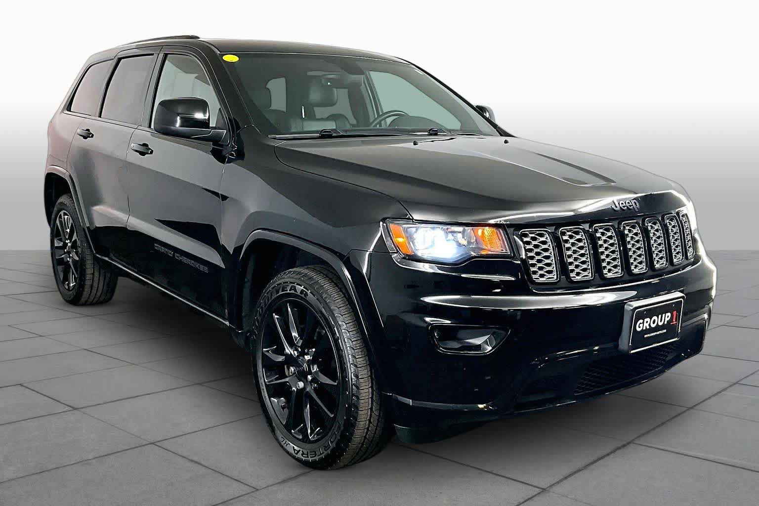 Used 2018 Jeep Grand Cherokee Altitude AWD/4WD image 3