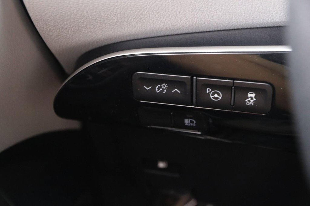 Used 2021 Toyota Prius LE FWD image 19