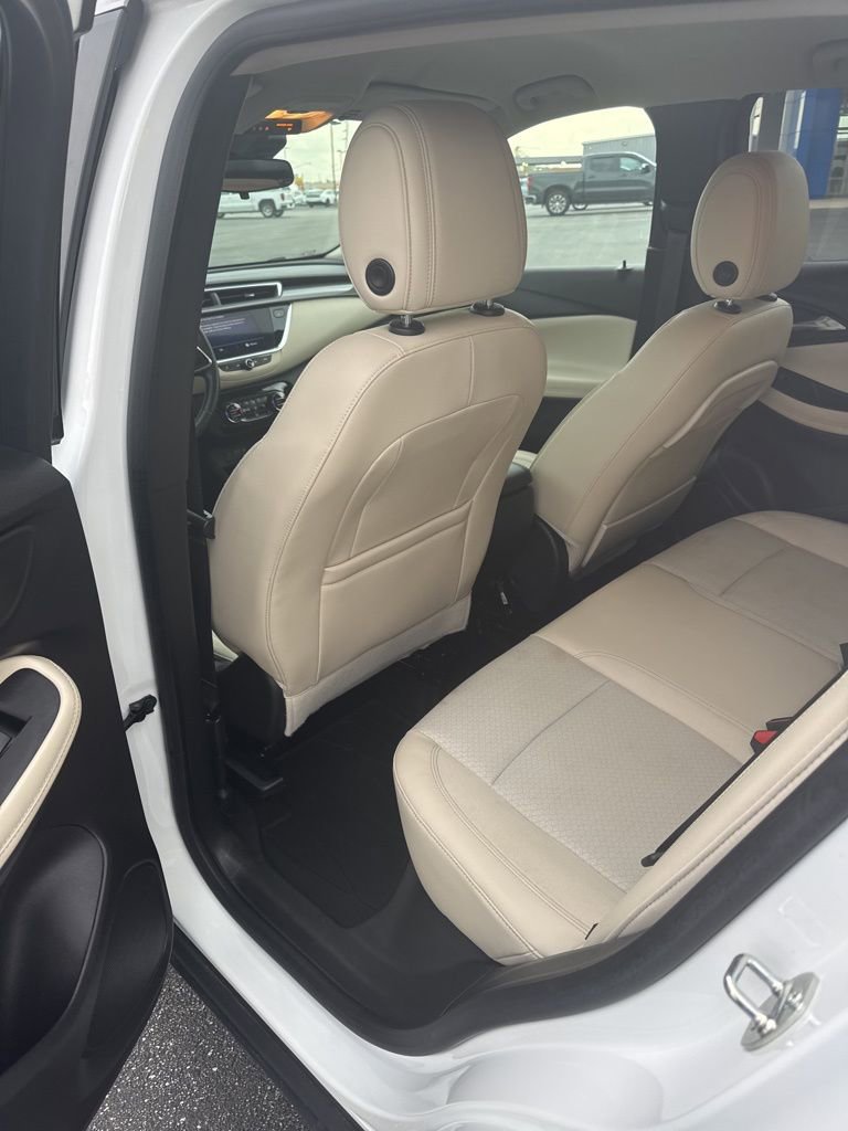 Used 2023 Buick Encore GX Select AWD/4WD image 39