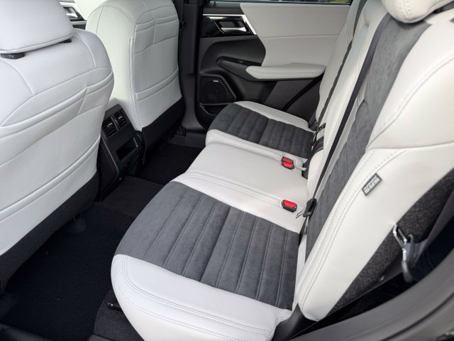 New 2026 Mitsubishi Outlander SE FWD image 16