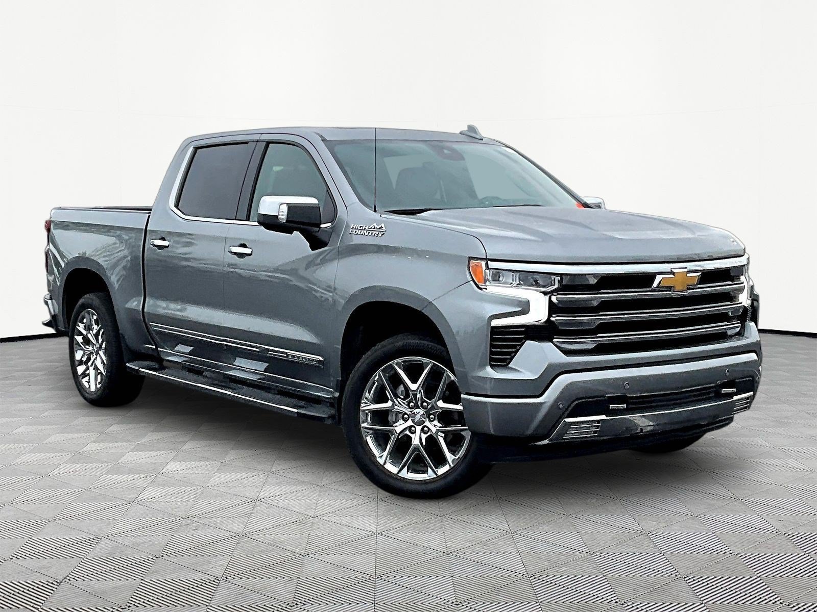 Used 2024 Chevrolet Silverado 1500 High Country w/ High Country Premium Package AWD/4WD image 3