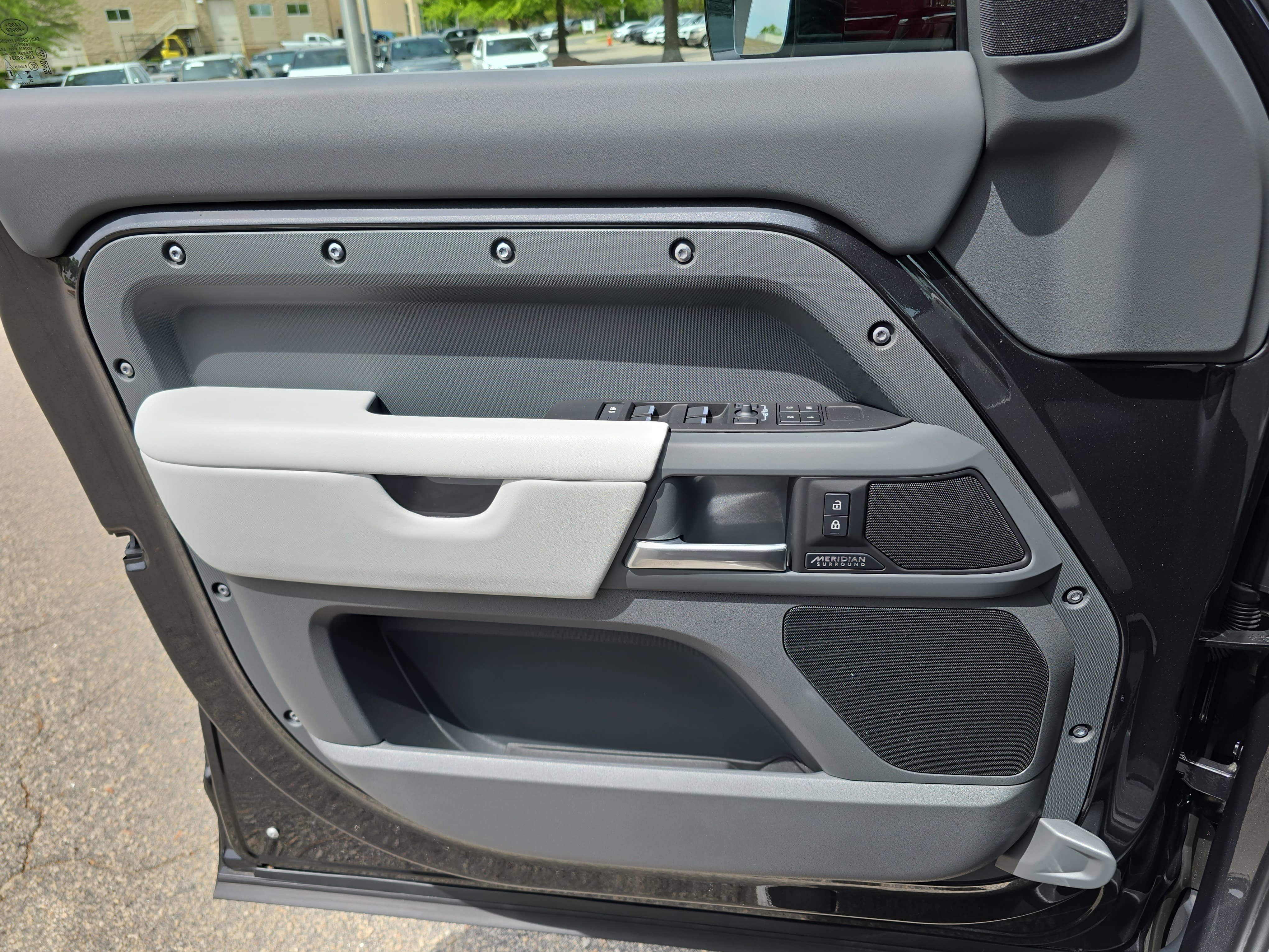 Used 2026 Land Rover Defender 110 X-Dynamic SE AWD/4WD image 25