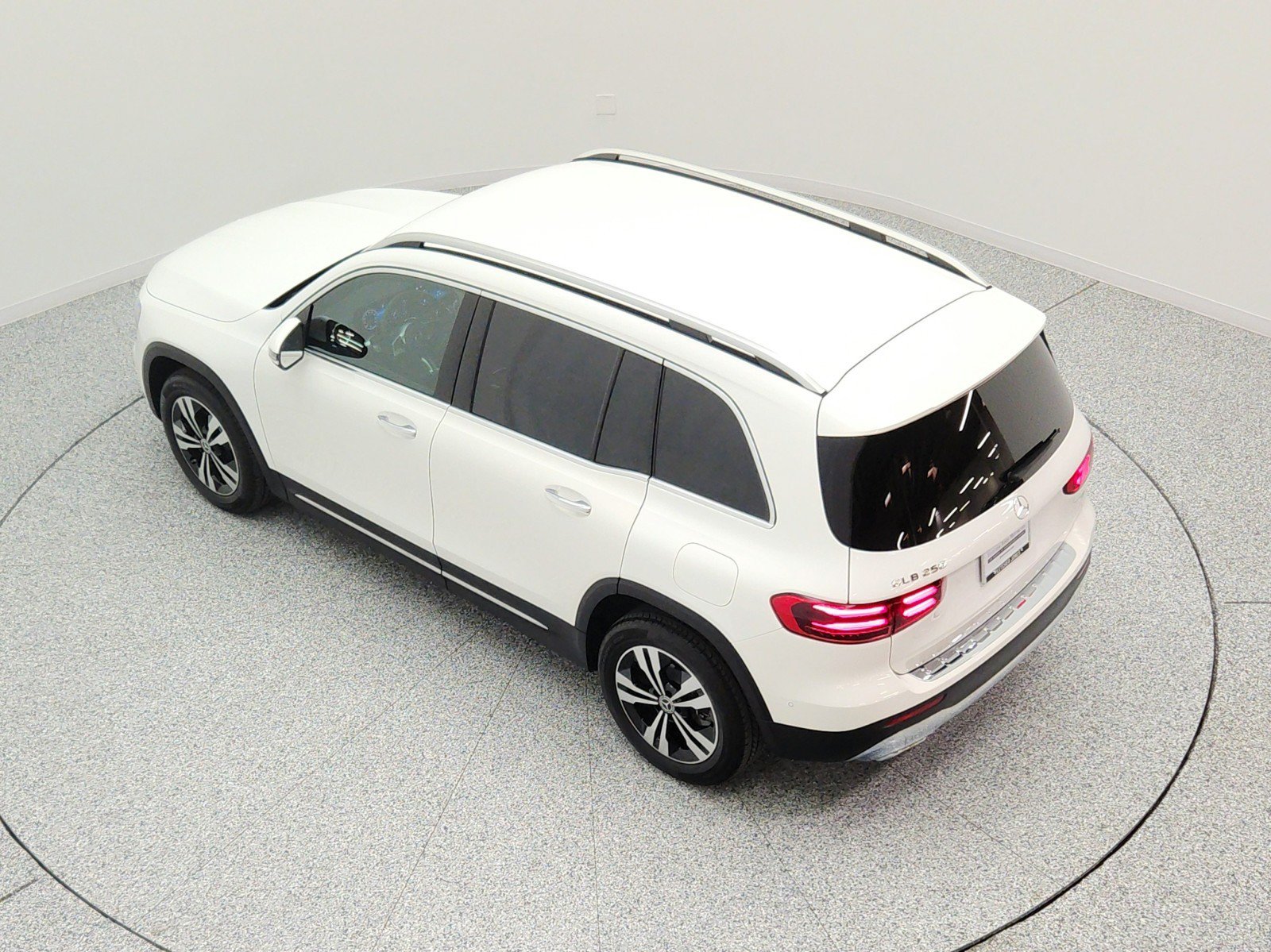 Used 2025 Mercedes-Benz GLB 250 image 28