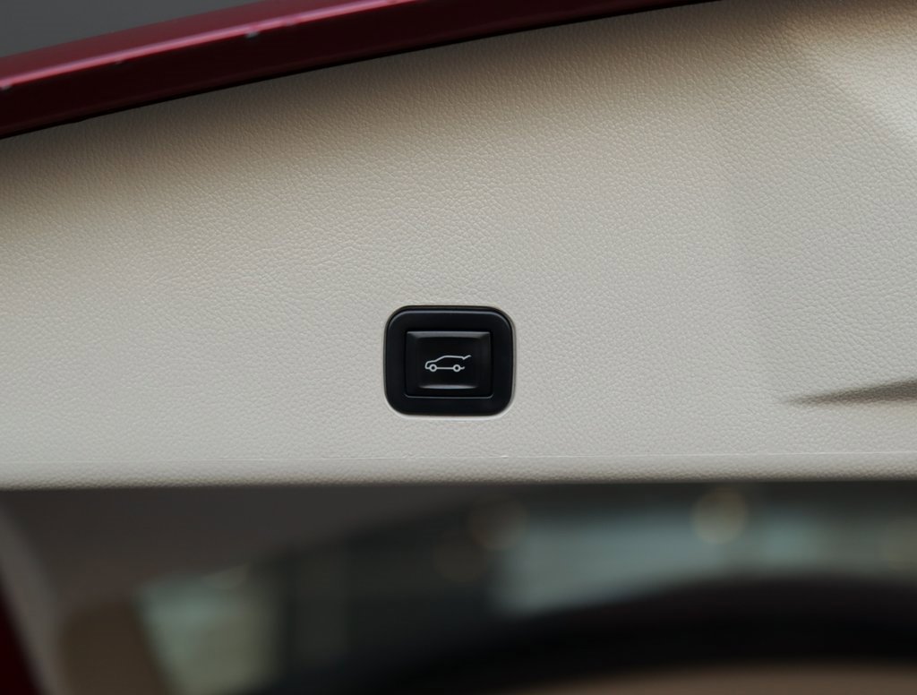 Used 2015 Cadillac SRX Luxury w/ Driver Awareness Package image 29