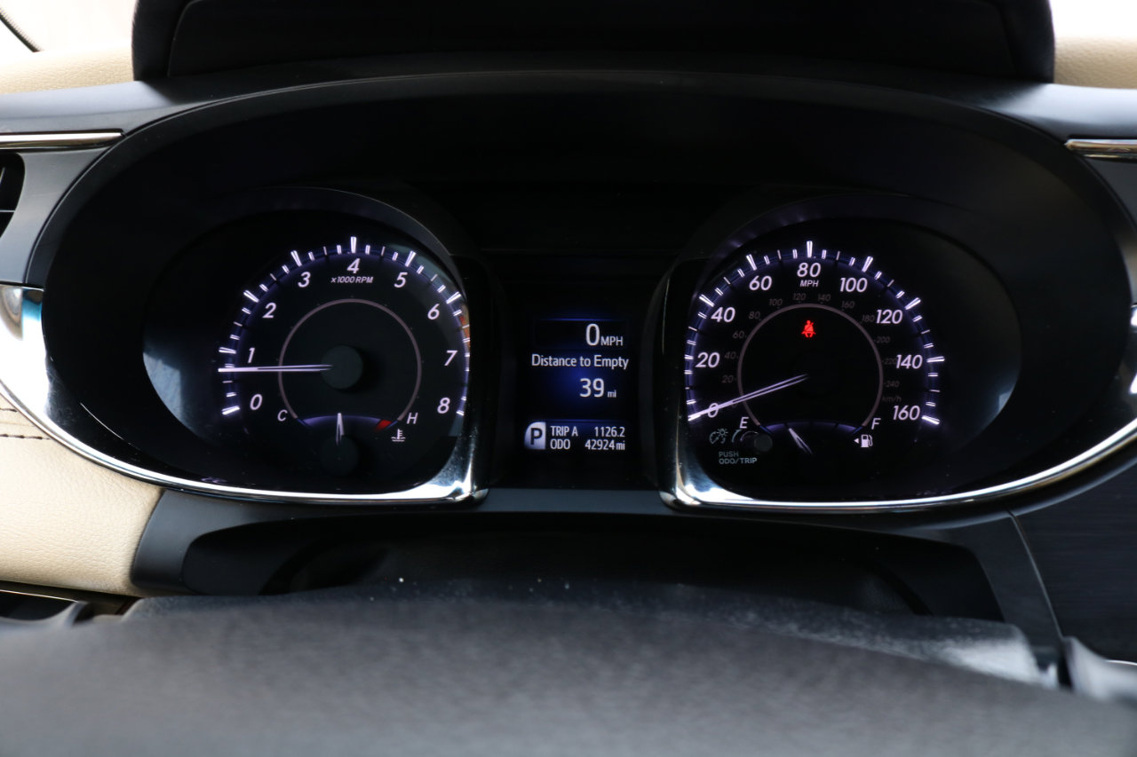 Used 2014 Toyota Avalon Limited image 30