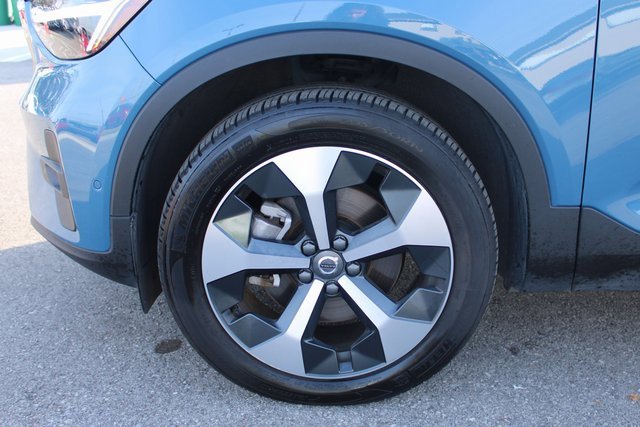 Used 2025 Volvo XC40 B5 Plus image 37