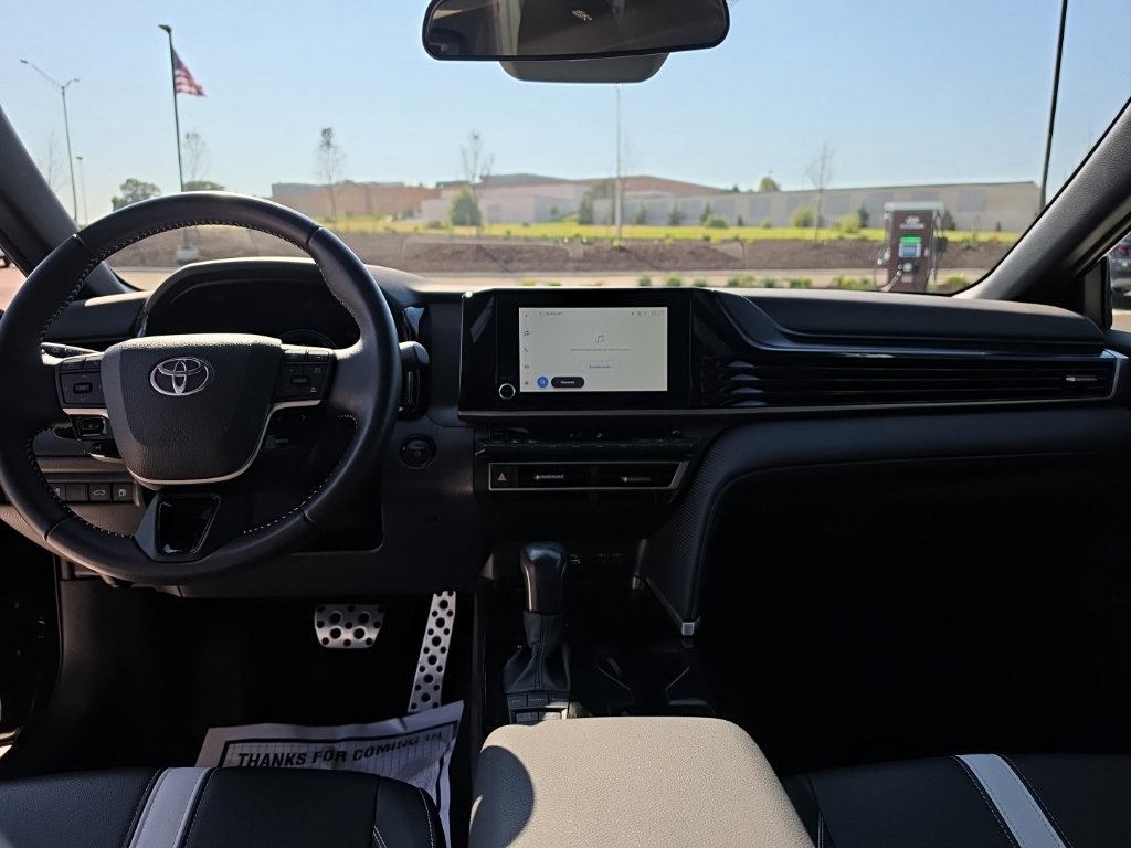 Used 2025 Toyota Camry SE FWD image 19