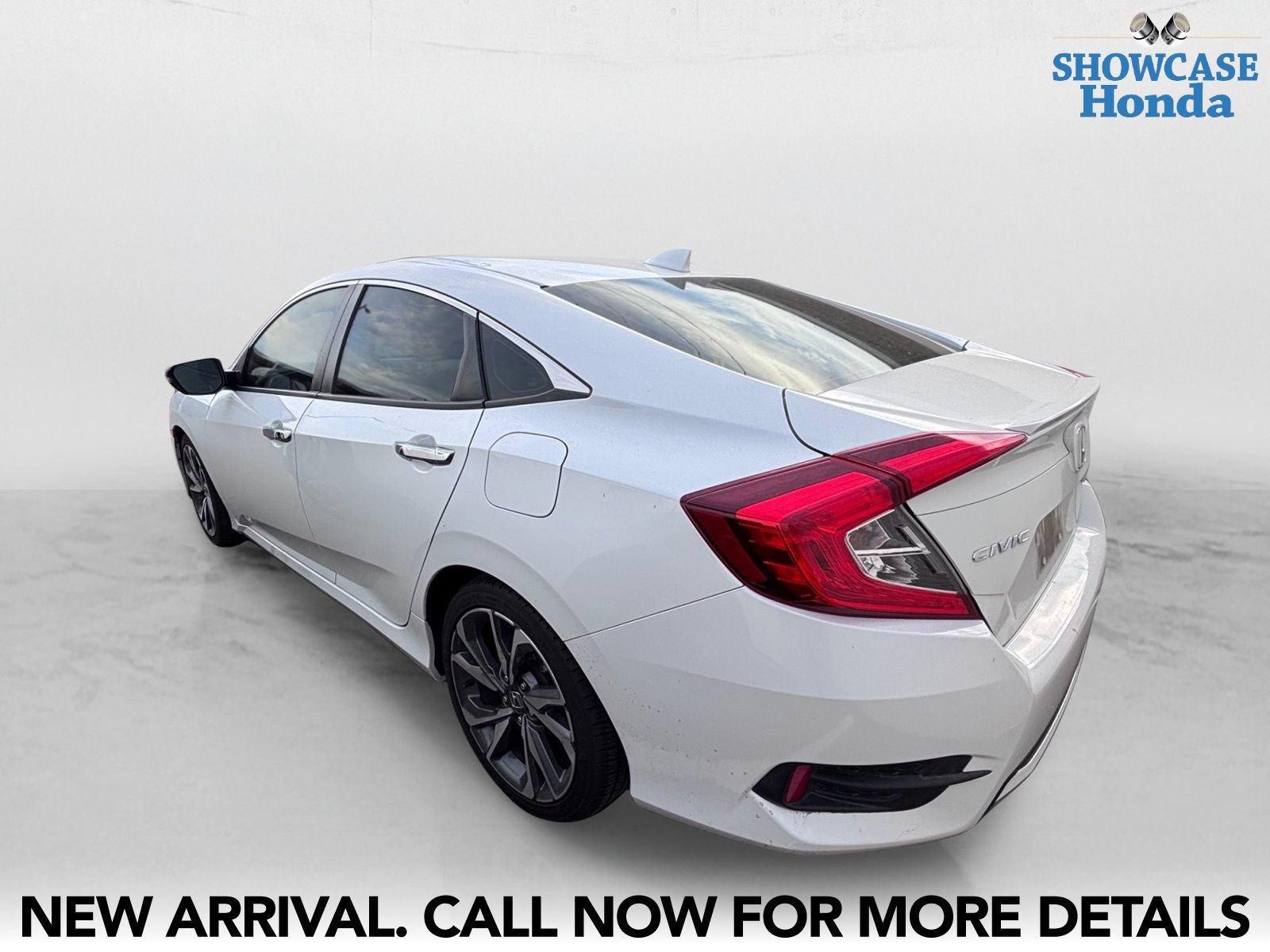 Used 2019 Honda Civic Touring image 4