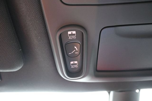 Used 2025 Chrysler Pacifica Limited FWD image 37