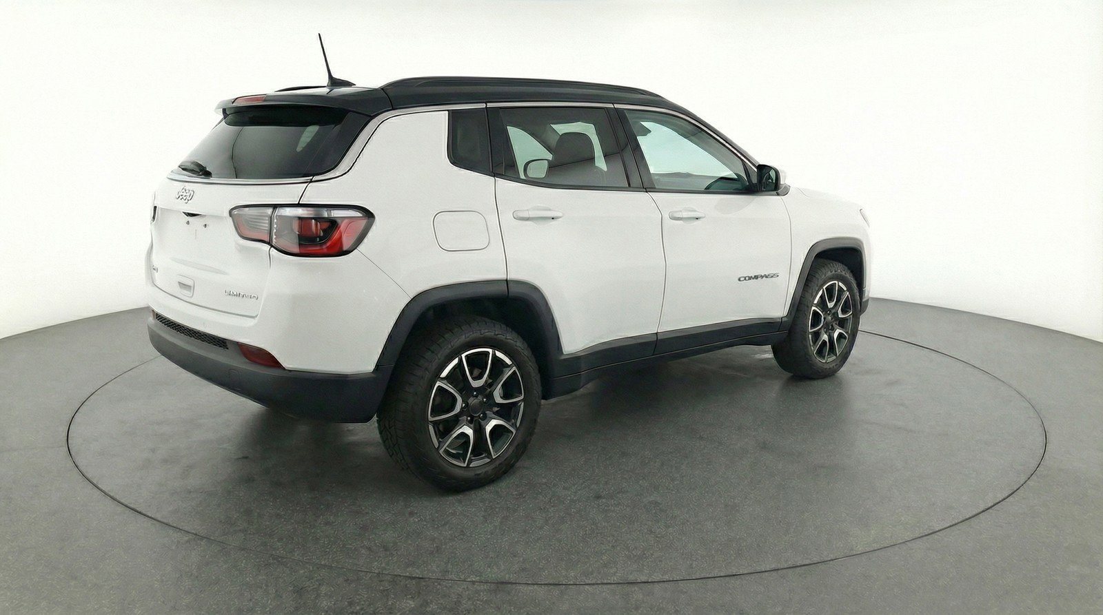 Used 2025 Jeep Compass Trailhawk AWD/4WD image 9