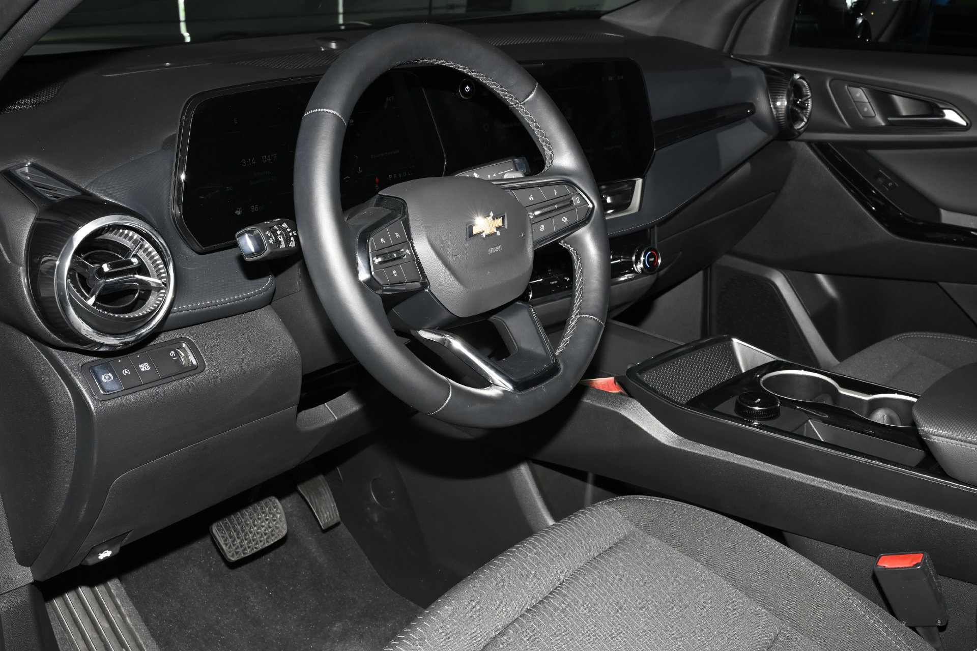 Used 2026 Chevrolet Equinox LT w/ Safety and Technology Package FWD image 18
