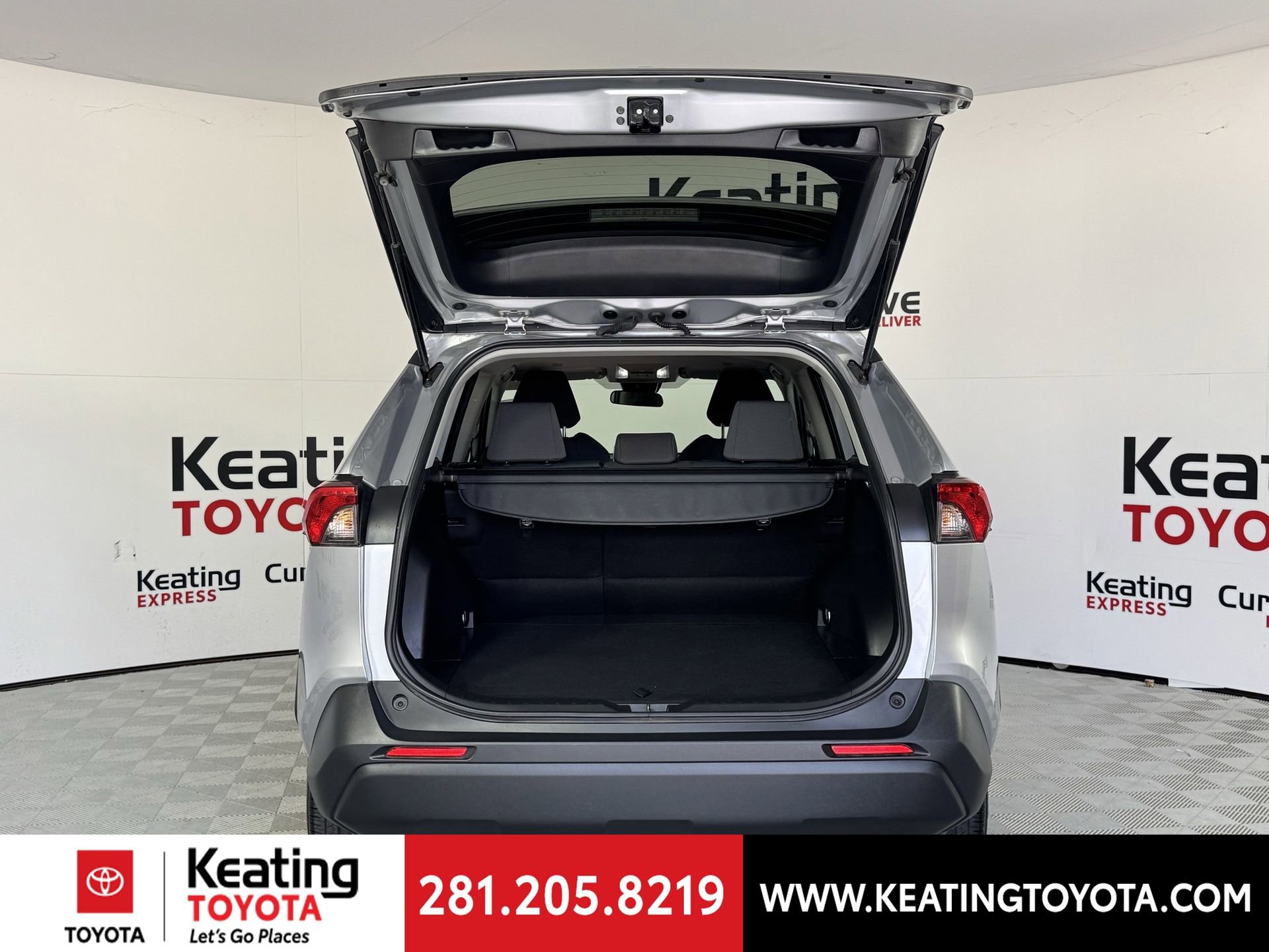 Used 2025 Toyota RAV4 XLE image 17