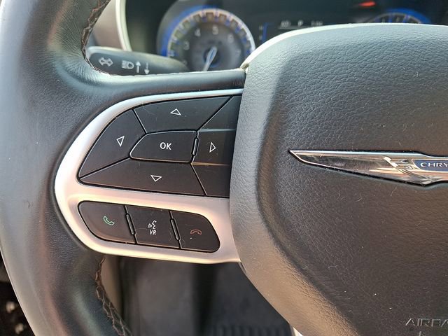 Used 2018 Chrysler Pacifica Touring-L image 18