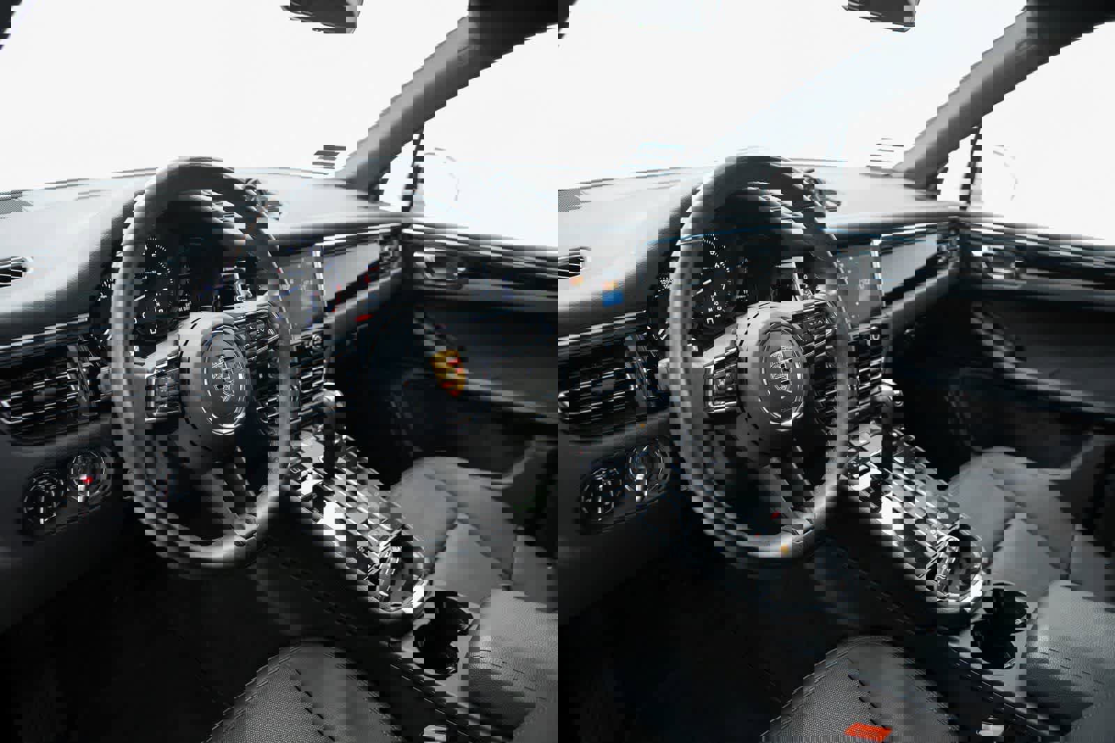 Certified 2023 Porsche Macan image 4