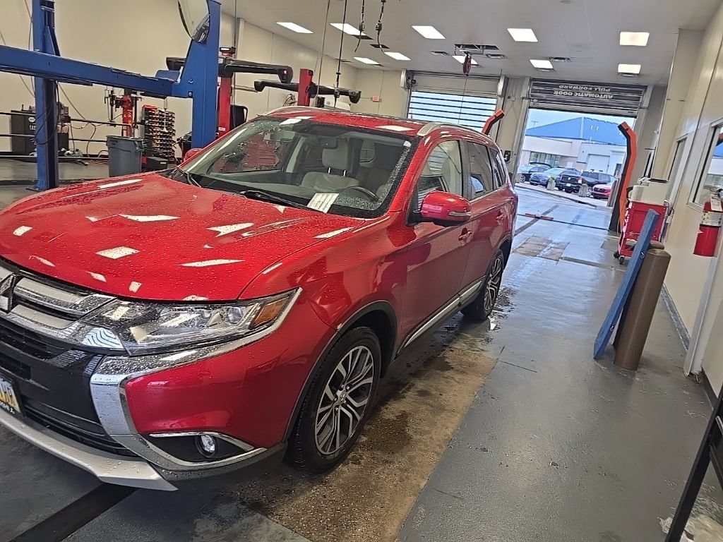 Used 2018 Mitsubishi Outlander SEL FWD image 2