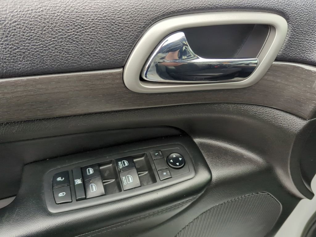 Used 2018 Jeep Grand Cherokee Altitude AWD/4WD image 36