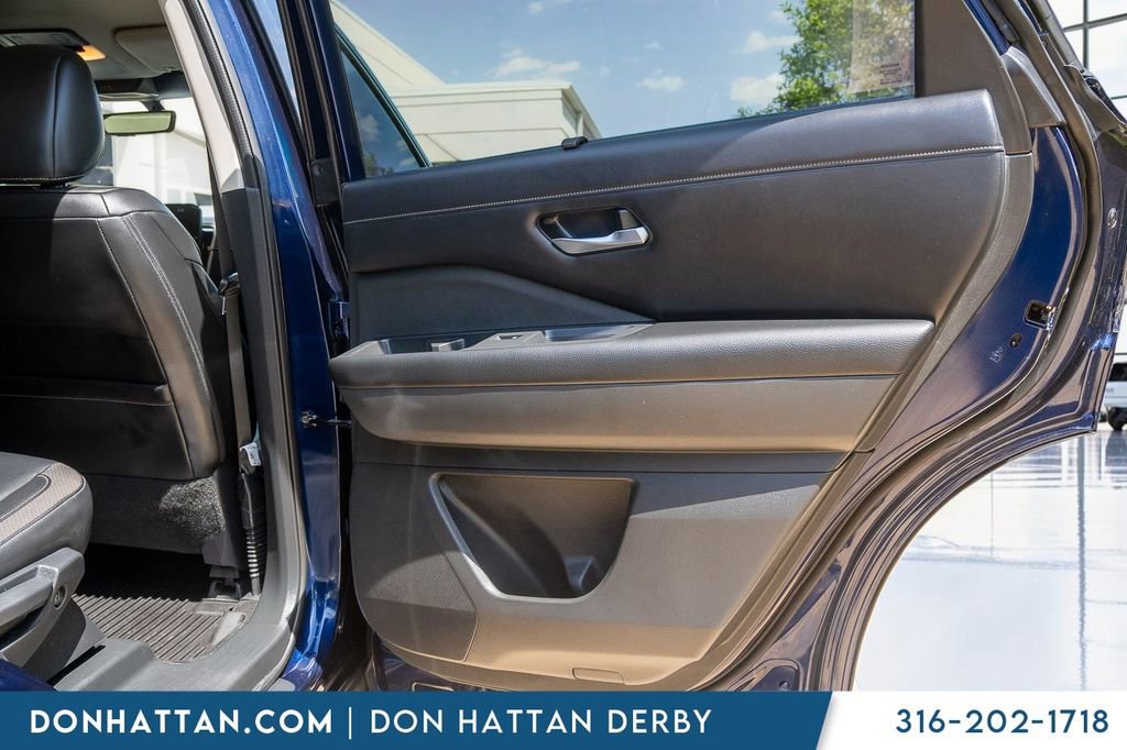 Used 2023 Nissan Pathfinder SL AWD/4WD image 23