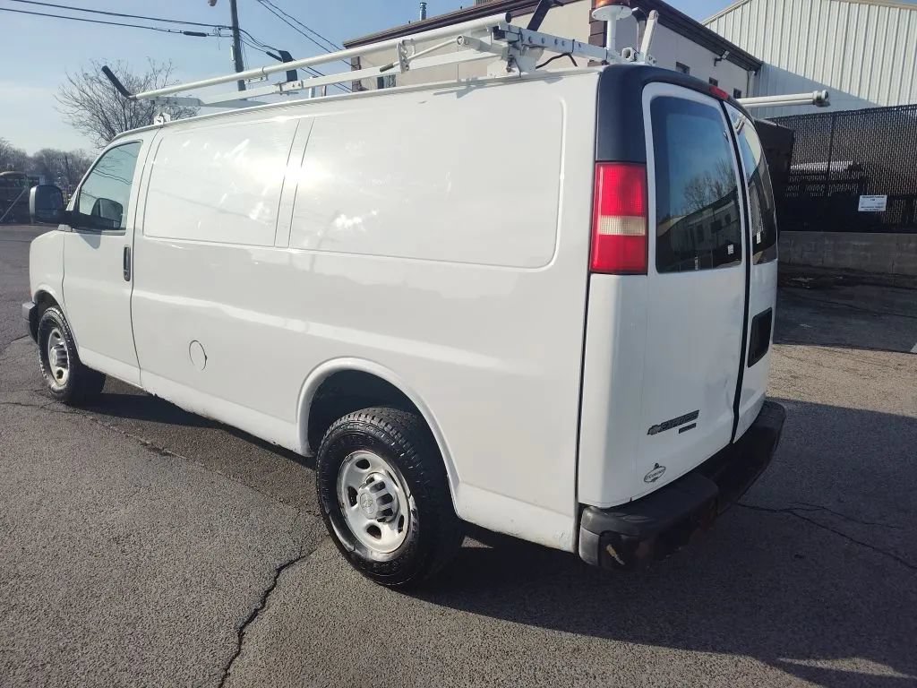 Used 2012 Chevrolet Express 2500 RWD image 3