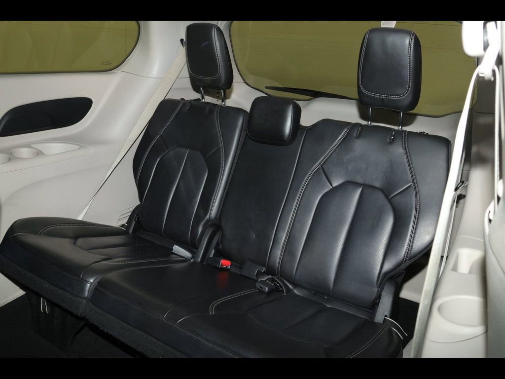 Used 2023 Chrysler Pacifica Touring-L FWD image 27