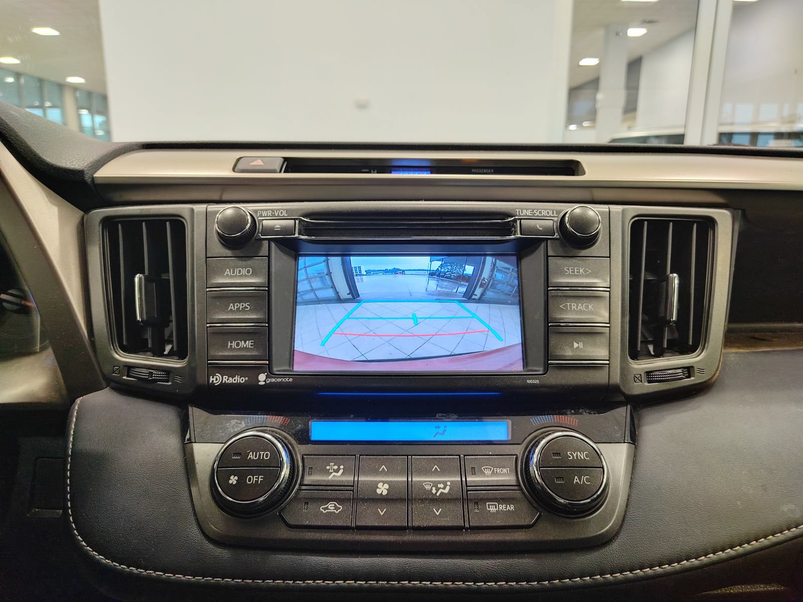 Used 2014 Toyota RAV4 XLE AWD/4WD image 14