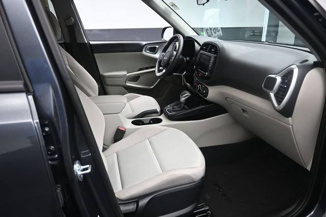 Used 2025 Kia Soul LX FWD image 27
