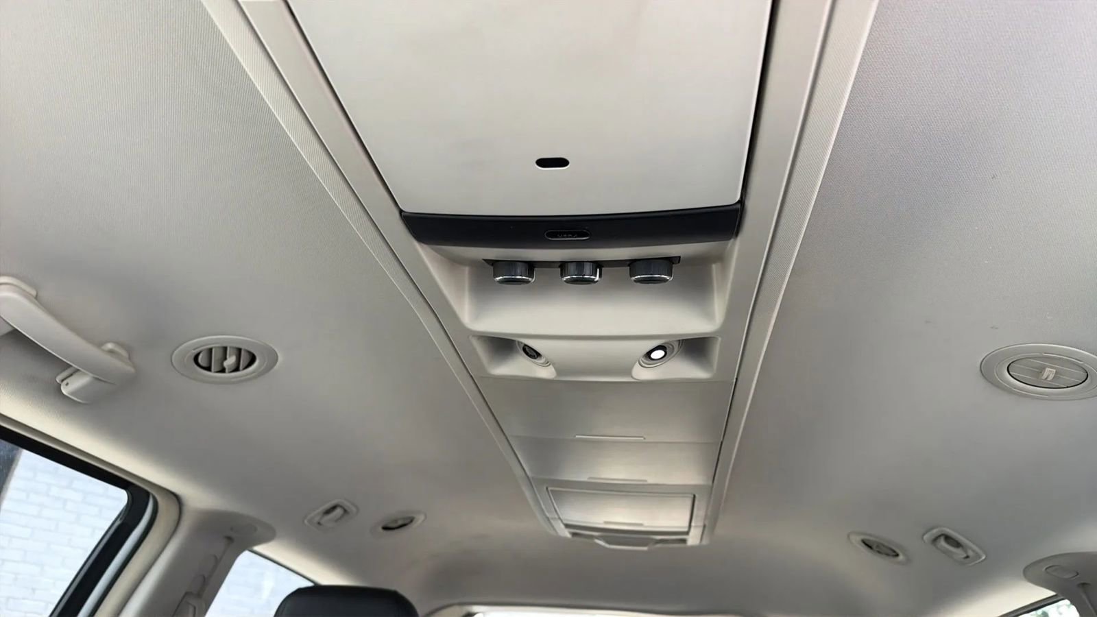 Used 2014 Chrysler Town & Country Touring FWD image 15
