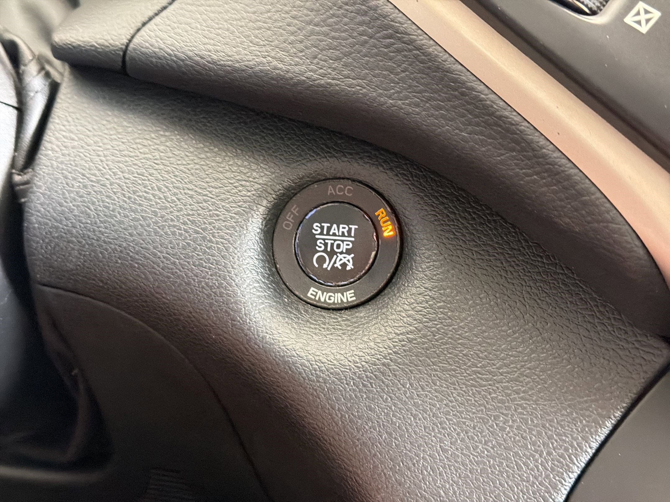 Used 2016 Jeep Cherokee Limited image 23