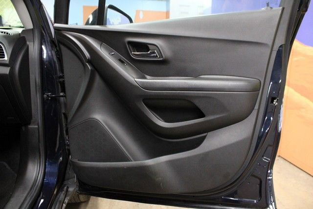 Used 2022 Chevrolet Trax LT w/ LT Convenience Package AWD/4WD image 10